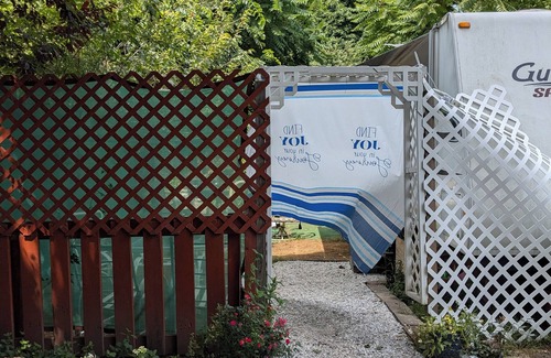 Revere Casa | RV Camper - Few Min to the Beach -Boston Downtown and Logan Airport With parking