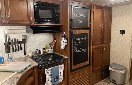 Black Creek Alquiler De RV | RV Glamping on Ischua Creek @ Campground Adventures