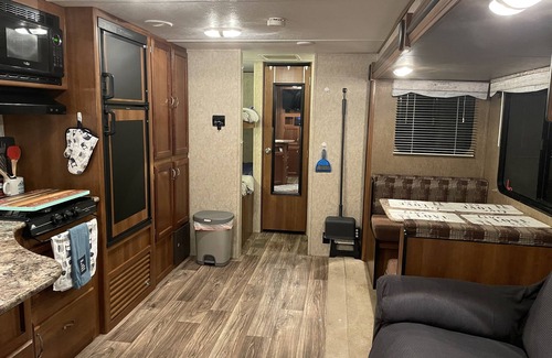 Black Creek Alquiler De RV | RV Glamping on Ischua Creek @ Campground Adventures