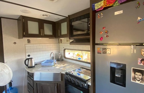 Puerto Escondido Casa | Casa rodante en la playa con alberca y Starlink