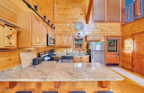 Sevierville Cabina | Ryder's View - Spacious 1 bedroom with GameRoom and Mountain Views! 1 Cabin by RedAwning