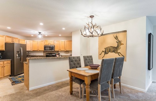 Steamboat Springs Condominio | S 1425 2 Bedroom Condo by RedAwning