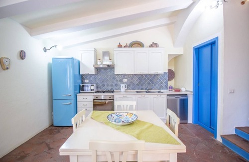 Cardedu Apartamento | S'Omu and Assunta 1P apartment with terrace and private pool.