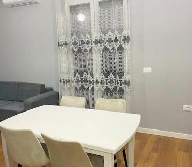 Mbrostar-Urë Apartamento | SAB 2 Cozy Modern Apartment Fier