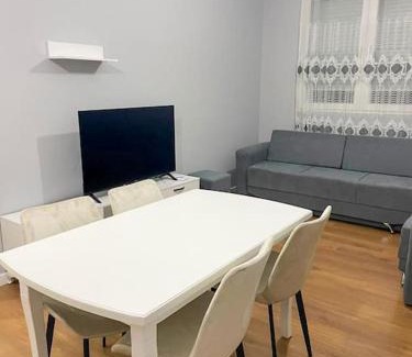 Mbrostar-Urë Apartamento | SAB 2 Cozy Modern Apartment Fier
