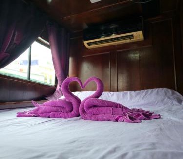 Phra Borom Maha Ratchawang Alquiler De Eote | Sabai Sabai Liveaboard Bangkok