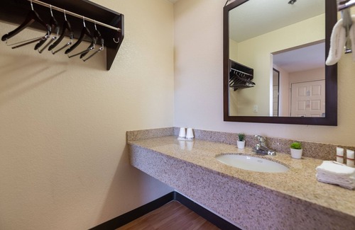 Sacramento Hotel | Sacramento Inn & Suites