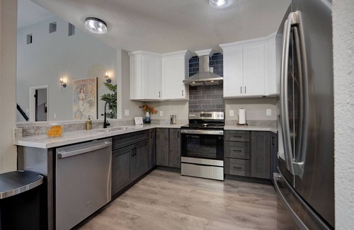 Southeastern Sacramento Casa | Sacramento Retreat w/ Pool, Tub, & Backyard Golf Oasis