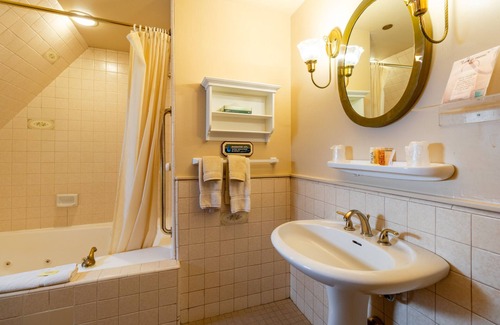 Lake Arrowhead Hotel | Saddleback Inn