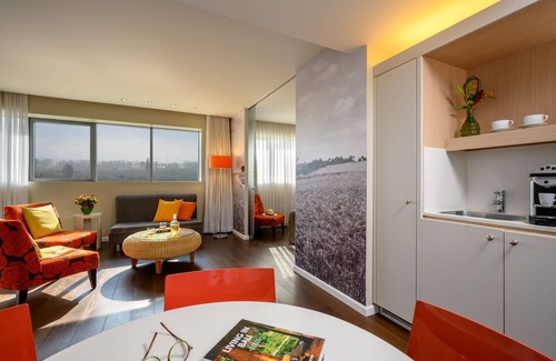 Be'er Ya'akov Hotel | Sadot Hotel Ben Gurion Airport - an Atlas Boutique Hotel