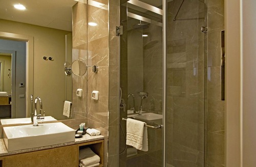 Be'er Ya'akov Hotel | Sadot Hotel Ben Gurion Airport - an Atlas Boutique Hotel