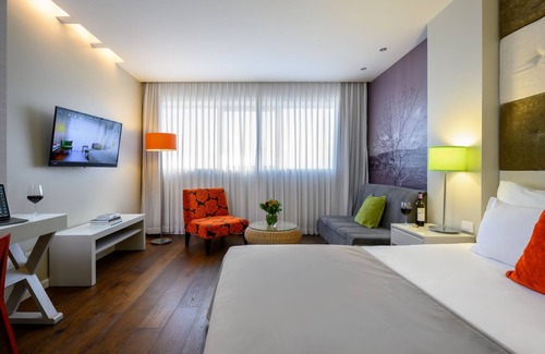Be'er Ya'akov Hotel | Sadot Hotel Ben Gurion Airport - an Atlas Boutique Hotel