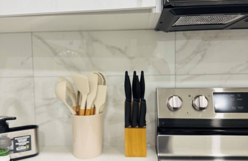 Southwest Edmonton Casa | Safe haven- Spacious and cozy two bedroom suite