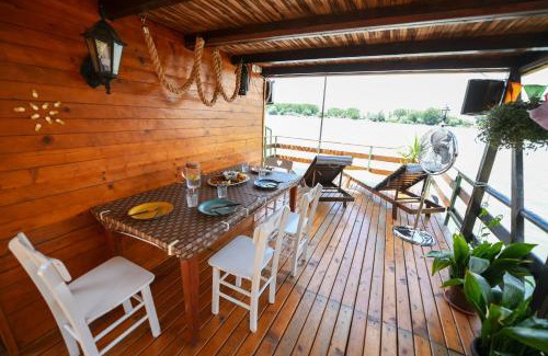 Cukarica Alquiler De Eote | Sagando - Floating house on Sava river