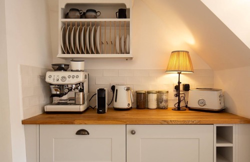 Blockley Cabaña | Sage Cottage, Blockley - sleeps 6 guests in 3 bedrooms