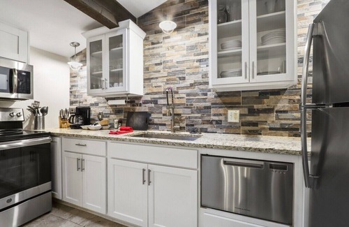 Fontana Condominio | Amplio y cómodo condominio en Abbey Springs - Navega