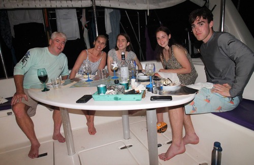 Estate Kings Quarter Alquiler De Eote | Catamarán de lujo de 50 pies con todo incluido