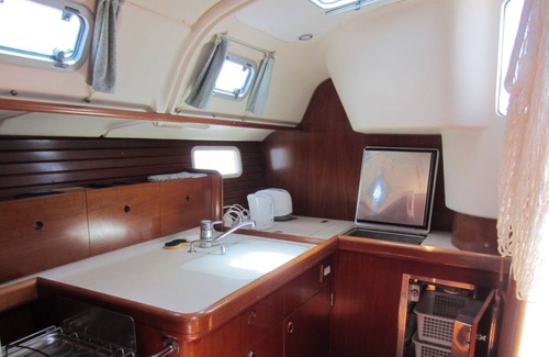 Malendure Alquiler De Eote | VELERO en el muelle o en el ancla 3 cabinas dobles y una litera