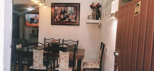 Rosarito Casa | Salón y habitaciones