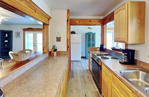 Tybee Island Casa | Saltcreek Sunsets | Gorgeous Marsh Views, Dock!