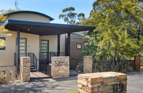 Hepburn Springs Villa | Saltus Three- luxury panoramic retreat