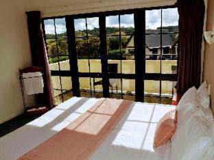 Snells Beach Hotel | Salty Dog Inn