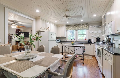 Saluda Casa | ¡Disfruta de Serenity en Saluda! Una granja de 110 años en 2 acres de hermosos jardines