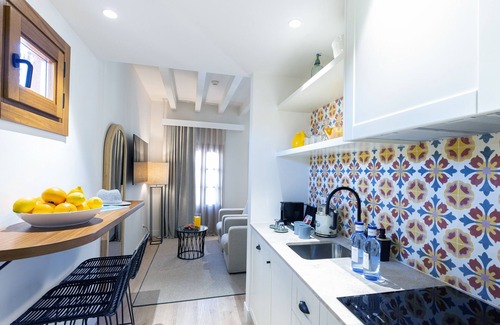 Cort Apartamento | Samaritana Suites