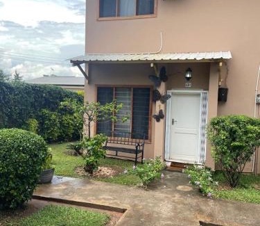 Lusaka Apartamento | Sanctuary Aparthotel-AC-Garden- Solar-Wi-Fi -Firepit-Park-Carport