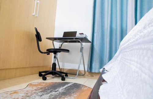 Lusaka Apartamento | Sanctuary Aparthotel-AC-Garden- Solar-Wi-Fi -Firepit-Park-Carport