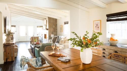 Balboa Peninsula Casa | Sand Castle by AvantStay Beach House on Balboa Peninsula w Patio Hot Tub