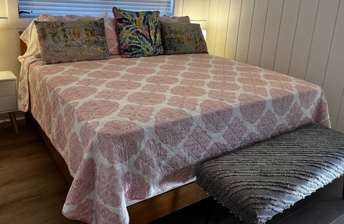 The Dunes Casa | Sand Castle Cottage - Newly Renovated in East-End Golf Course Community