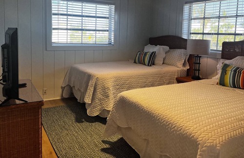 The Dunes Casa | Sand Castle Cottage - Newly Renovated in East-End Golf Course Community