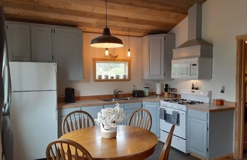 Diamond Ridge Cabaña | SANDHILL COTTAGE- Secluded Retreat-In-The-Woods, Ocean Views, minutes to Homer!