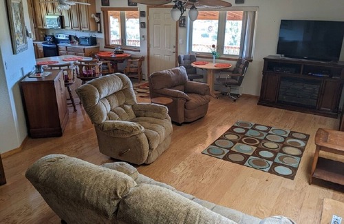 Zuzax Casa | Sandia Serenity Mountain Ranch Home - 20 minutes from downtown Albuquerque.