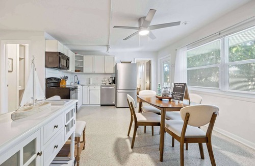 Satellite Beach Apartamento | Sandpiper 𓇼 5BR/4BA Across From Beach! Sleeps 16