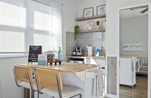 Satellite Beach Apartamento | Sandpiper 𓇼 5BR/4BA Across From Beach! Sleeps 16