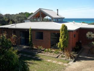 Douglas River Hotel | Sandpiper Ocean Cottages