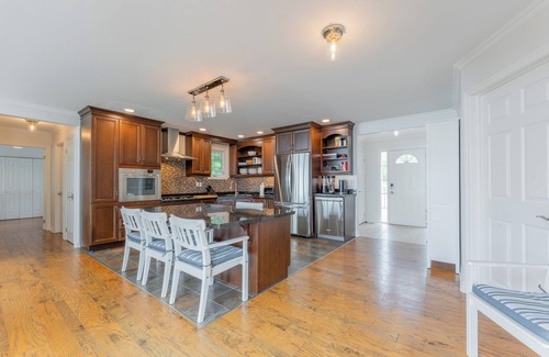 Dunnville Cabaña | Sandy Beachfront Bliss ~ Erie Waterfront ~ Wifi ~ Firepit ~ BBQ