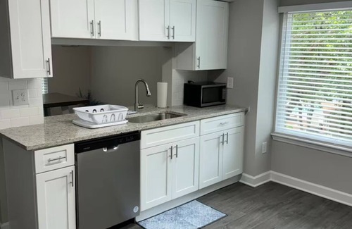 Norcross Condominio | Sanitized 1BR Condo Peaceful Stay WiFi Near I-85 Dining 15min to Downtown ATL