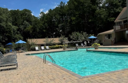 Norcross Condominio | Sanitized 1BR Condo Peaceful Stay WiFi Near I-85 Dining 15min to Downtown ATL