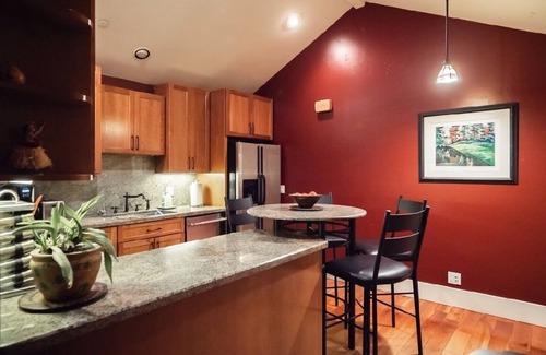 Westside Santa Cruz Cabaña | Santa Cruz Cottage Sanctuary con bañera de hidromasaje en Bamboo Garden