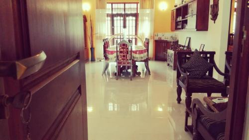 Ja-Ela Villa | Sapphire clover