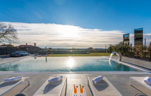 Kastelir Villa | Sara