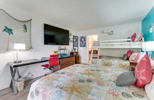 Trailer Estates Apartamento | Sarasota Cay Club #612 - Heated Pool, Bunk Beds, Huge TV, Tiki Bar, More!