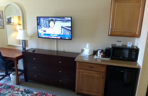 Trailer Estates Hotel | SARASOTA Waterfront hotel Habitación CAMA KING # 215 EN SARA BAY 7150 N Tamiami Trail