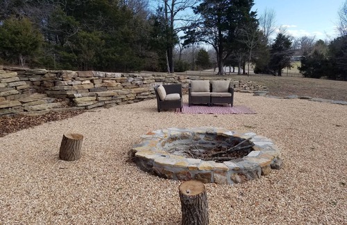 Garfield Apartamento | Sassafras Inn/Unit A --- Close to Marina & Boat Launch; 30 min to Eureka Springs