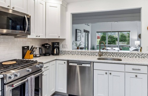 Quechee Condominio | Sauna, Close to Club - Gracious Dartmouth Place 9B