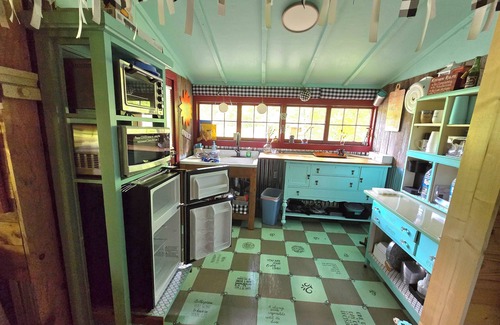 Gamewell Cabina | Saunders Cabin Wifi. Creek w/fire pit, cornhole, ax board, horseshoes. big field