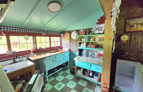 Gamewell Cabina | Saunders Cabin Wifi. Creek w/fire pit, cornhole, ax board, horseshoes. big field